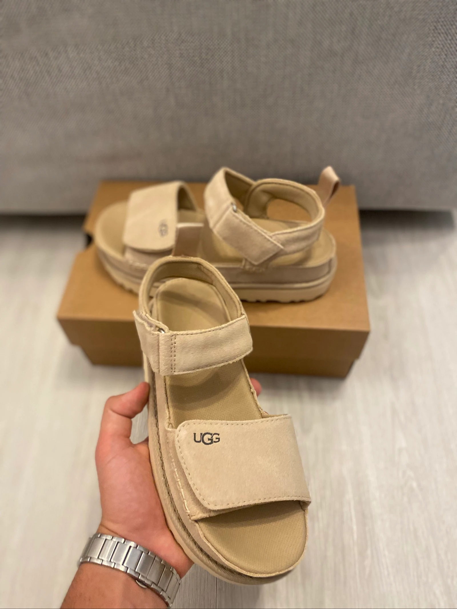 Beige UGG GoldenStar Sandals Size 36 – photo 3